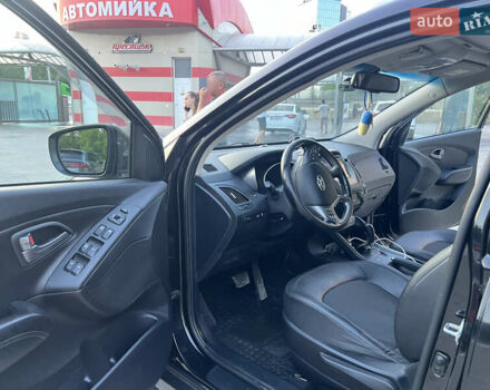 Черный Хендай их35, объемом двигателя 2 л и пробегом 260 тыс. км за 12500 $, фото 21 на Automoto.ua