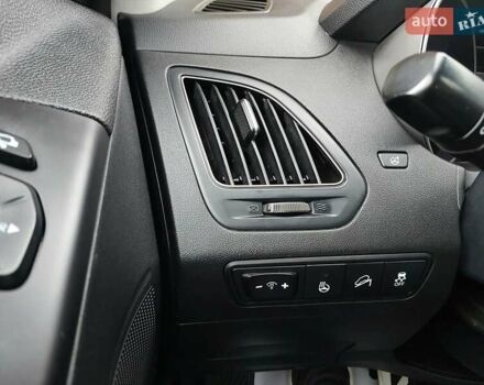 Черный Хендай их35, объемом двигателя 2 л и пробегом 152 тыс. км за 14950 $, фото 28 на Automoto.ua