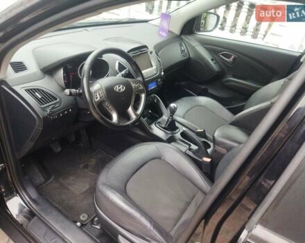 Черный Хендай их35, объемом двигателя 1.7 л и пробегом 252 тыс. км за 14900 $, фото 3 на Automoto.ua