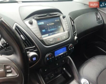 Черный Хендай их35, объемом двигателя 1.7 л и пробегом 252 тыс. км за 14900 $, фото 5 на Automoto.ua