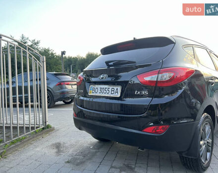 Черный Хендай их35, объемом двигателя 2 л и пробегом 260 тыс. км за 12500 $, фото 4 на Automoto.ua