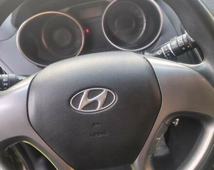 Черный Хендай их35, объемом двигателя 1.7 л и пробегом 165 тыс. км за 15250 $, фото 10 на Automoto.ua