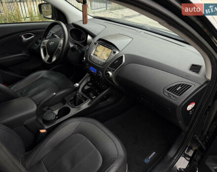 Чорний Хендай іх35, об'ємом двигуна 2 л та пробігом 240 тис. км за 15800 $, фото 27 на Automoto.ua