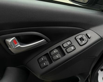 Чорний Хендай іх35, об'ємом двигуна 2 л та пробігом 240 тис. км за 14999 $, фото 21 на Automoto.ua