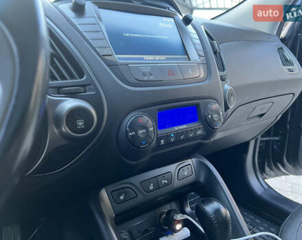 Черный Хендай их35, объемом двигателя 2 л и пробегом 260 тыс. км за 12500 $, фото 14 на Automoto.ua
