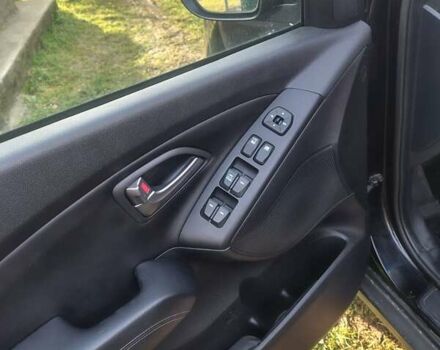 Черный Хендай их35, объемом двигателя 1.7 л и пробегом 165 тыс. км за 15250 $, фото 7 на Automoto.ua