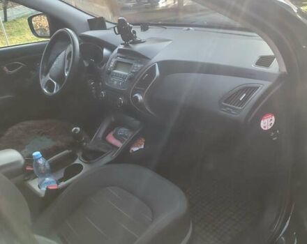 Черный Хендай их35, объемом двигателя 1.7 л и пробегом 165 тыс. км за 15250 $, фото 17 на Automoto.ua