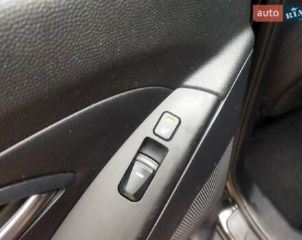 Черный Хендай их35, объемом двигателя 1.7 л и пробегом 252 тыс. км за 14900 $, фото 9 на Automoto.ua