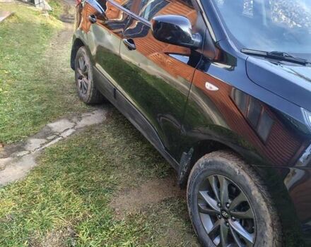 Черный Хендай их35, объемом двигателя 1.7 л и пробегом 165 тыс. км за 15250 $, фото 2 на Automoto.ua