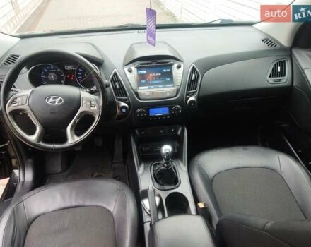 Черный Хендай их35, объемом двигателя 1.7 л и пробегом 252 тыс. км за 14900 $, фото 11 на Automoto.ua