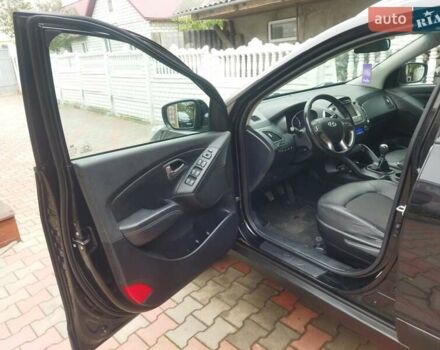 Черный Хендай их35, объемом двигателя 1.7 л и пробегом 252 тыс. км за 14900 $, фото 36 на Automoto.ua