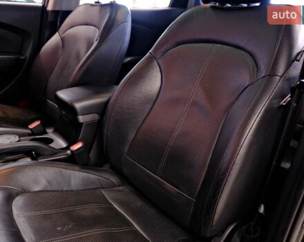 Черный Хендай их35, объемом двигателя 2 л и пробегом 182 тыс. км за 15500 $, фото 18 на Automoto.ua