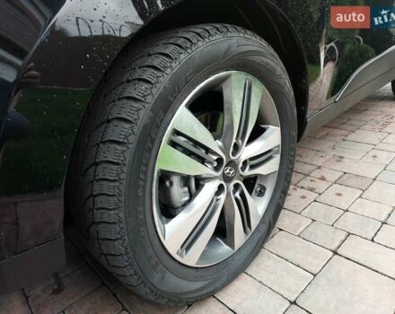 Черный Хендай их35, объемом двигателя 2 л и пробегом 152 тыс. км за 14950 $, фото 22 на Automoto.ua
