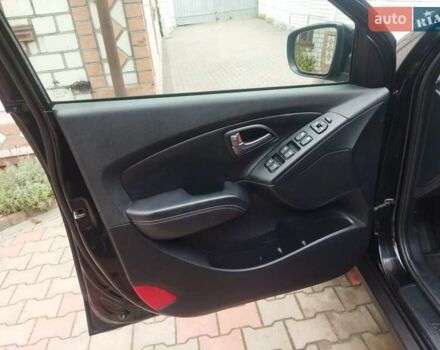 Черный Хендай их35, объемом двигателя 1.7 л и пробегом 252 тыс. км за 14900 $, фото 30 на Automoto.ua