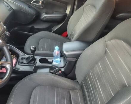 Черный Хендай их35, объемом двигателя 1.7 л и пробегом 165 тыс. км за 15250 $, фото 13 на Automoto.ua