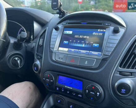 Черный Хендай их35, объемом двигателя 2 л и пробегом 260 тыс. км за 12500 $, фото 12 на Automoto.ua