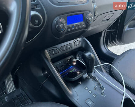 Черный Хендай их35, объемом двигателя 2 л и пробегом 260 тыс. км за 12500 $, фото 13 на Automoto.ua