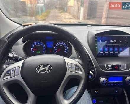 Черный Хендай их35, объемом двигателя 2 л и пробегом 190 тыс. км за 12200 $, фото 1 на Automoto.ua