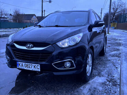 Черный Хендай их35, объемом двигателя 2 л и пробегом 252 тыс. км за 11000 $, фото 1 на Automoto.ua