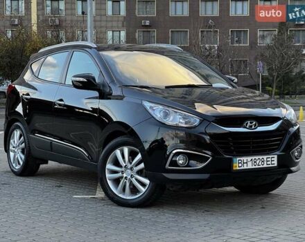 Черный Хендай их35, объемом двигателя 2 л и пробегом 103 тыс. км за 13400 $, фото 1 на Automoto.ua