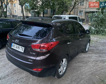 Коричневый Хендай их35, объемом двигателя 2 л и пробегом 240 тыс. км за 10000 $, фото 2 на Automoto.ua