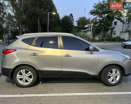 Коричневий Хендай іх35, об'ємом двигуна 2 л та пробігом 248 тис. км за 12053 $, фото 2 на Automoto.ua