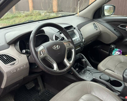 Коричневый Хендай их35, объемом двигателя 2 л и пробегом 180 тыс. км за 12300 $, фото 6 на Automoto.ua