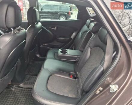 Коричневый Хендай их35, объемом двигателя 1.7 л и пробегом 309 тыс. км за 11500 $, фото 4 на Automoto.ua