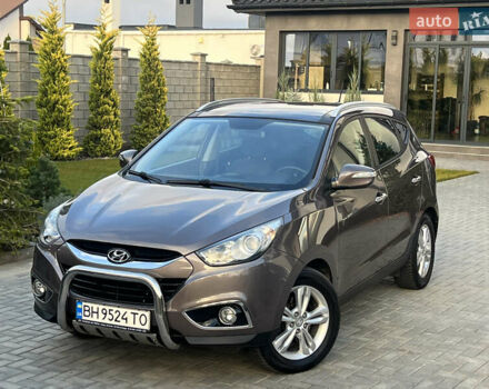 Коричневый Хендай их35, объемом двигателя 2 л и пробегом 136 тыс. км за 13999 $, фото 12 на Automoto.ua