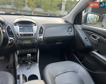 Коричневый Хендай их35, объемом двигателя 2 л и пробегом 136 тыс. км за 13999 $, фото 28 на Automoto.ua