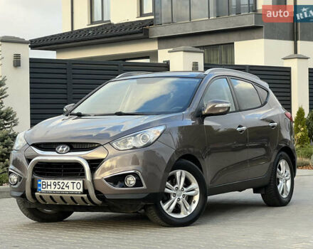 Коричневый Хендай их35, объемом двигателя 2 л и пробегом 136 тыс. км за 13999 $, фото 2 на Automoto.ua