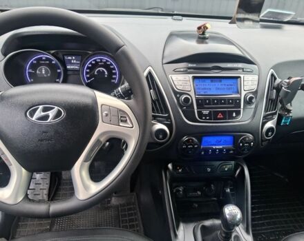 Коричневый Хендай их35, объемом двигателя 1.7 л и пробегом 309 тыс. км за 11500 $, фото 4 на Automoto.ua