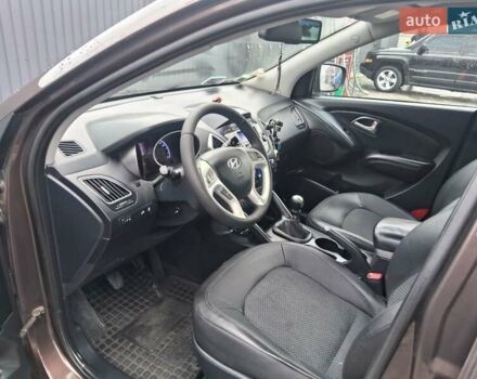 Коричневый Хендай их35, объемом двигателя 1.7 л и пробегом 309 тыс. км за 11500 $, фото 7 на Automoto.ua