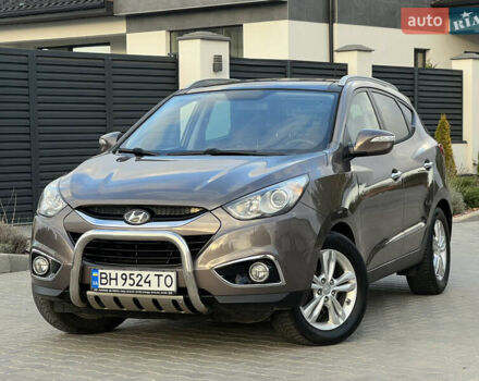 Коричневый Хендай их35, объемом двигателя 2 л и пробегом 136 тыс. км за 13999 $, фото 3 на Automoto.ua