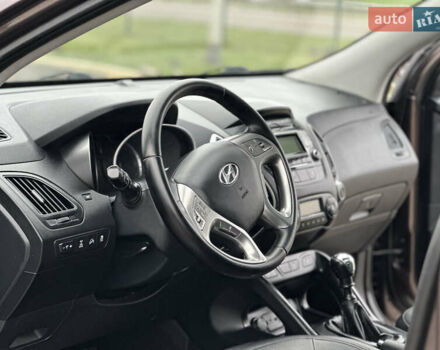 Коричневый Хендай их35, объемом двигателя 2 л и пробегом 209 тыс. км за 12200 $, фото 20 на Automoto.ua