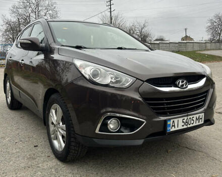 Коричневый Хендай их35, объемом двигателя 2 л и пробегом 180 тыс. км за 12300 $, фото 2 на Automoto.ua