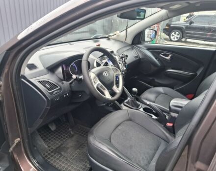 Коричневый Хендай их35, объемом двигателя 1.7 л и пробегом 309 тыс. км за 11500 $, фото 8 на Automoto.ua