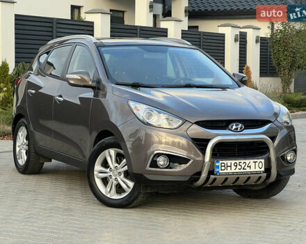 Коричневый Хендай их35, объемом двигателя 2 л и пробегом 136 тыс. км за 13999 $, фото 8 на Automoto.ua