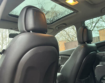 Коричневый Хендай их35, объемом двигателя 2 л и пробегом 180 тыс. км за 12300 $, фото 10 на Automoto.ua