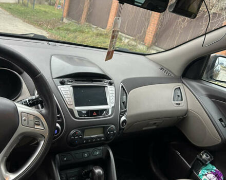 Коричневый Хендай их35, объемом двигателя 2 л и пробегом 180 тыс. км за 12300 $, фото 8 на Automoto.ua