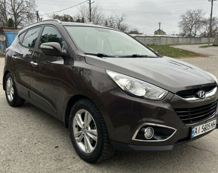 Коричневый Хендай их35, объемом двигателя 2 л и пробегом 180 тыс. км за 12300 $, фото 1 на Automoto.ua
