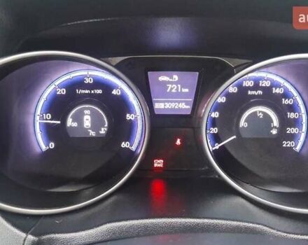 Коричневый Хендай их35, объемом двигателя 1.7 л и пробегом 309 тыс. км за 11500 $, фото 6 на Automoto.ua