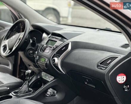 Коричневый Хендай их35, объемом двигателя 2 л и пробегом 209 тыс. км за 12200 $, фото 21 на Automoto.ua