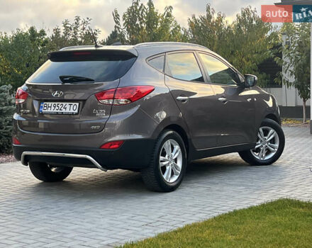 Коричневый Хендай их35, объемом двигателя 2 л и пробегом 136 тыс. км за 13999 $, фото 14 на Automoto.ua