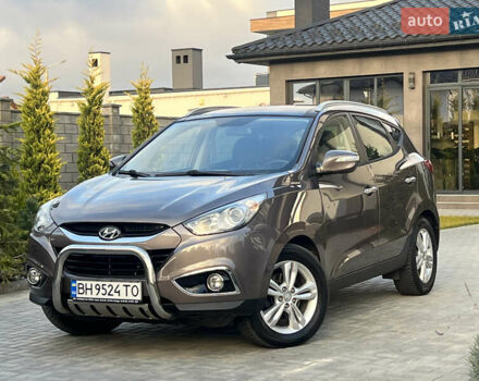 Коричневый Хендай их35, объемом двигателя 2 л и пробегом 136 тыс. км за 13999 $, фото 10 на Automoto.ua