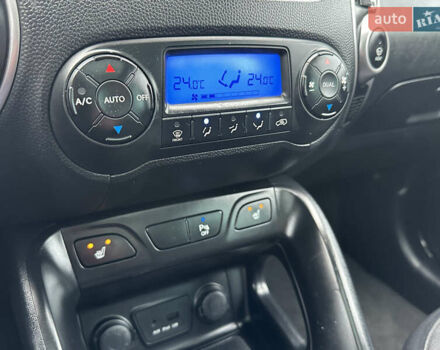 Коричневый Хендай их35, объемом двигателя 2 л и пробегом 209 тыс. км за 12200 $, фото 24 на Automoto.ua