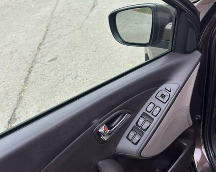 Коричневый Хендай их35, объемом двигателя 2 л и пробегом 180 тыс. км за 12300 $, фото 9 на Automoto.ua