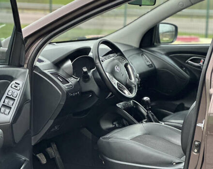 Коричневый Хендай их35, объемом двигателя 2 л и пробегом 209 тыс. км за 12200 $, фото 18 на Automoto.ua