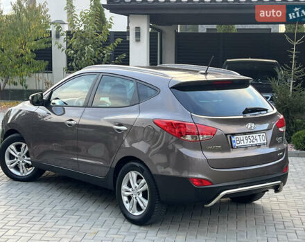 Коричневый Хендай их35, объемом двигателя 2 л и пробегом 136 тыс. км за 13999 $, фото 1 на Automoto.ua