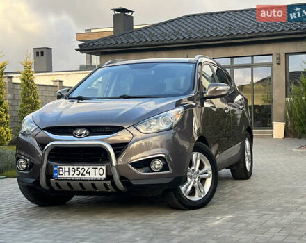 Коричневый Хендай их35, объемом двигателя 2 л и пробегом 136 тыс. км за 13999 $, фото 11 на Automoto.ua